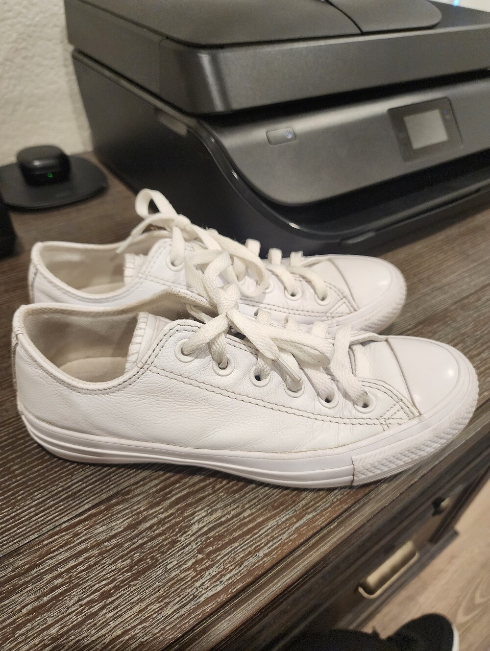 Converse White Low-Top Leather Sneakers 6.5 Womens/Unisex